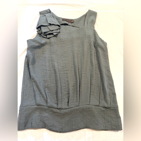The Limited Green Sleeveless Top with Floral Shoulder Detail - Size M - Picture 1 of 13
